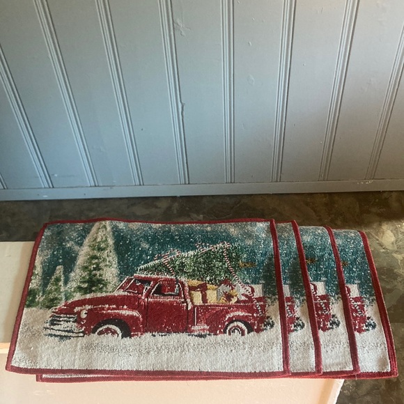 Brand NWT Set of 4- Beautiful Holiday Red Farm Truck Tapestry Placemats 13x18 - Picture 5 of 15